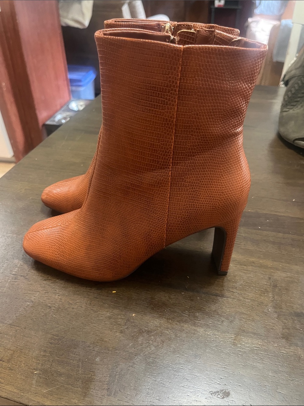 Journee Collection Womens Size 9 Faux Leather Sarla Square Toe Dress Boot $99 S2 - Picture 3 of 4